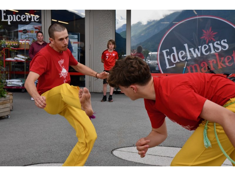 Rencontre de Capoeira de fin d'année les 14-15 juin 2024  Démonstration au Tandem Café — 21